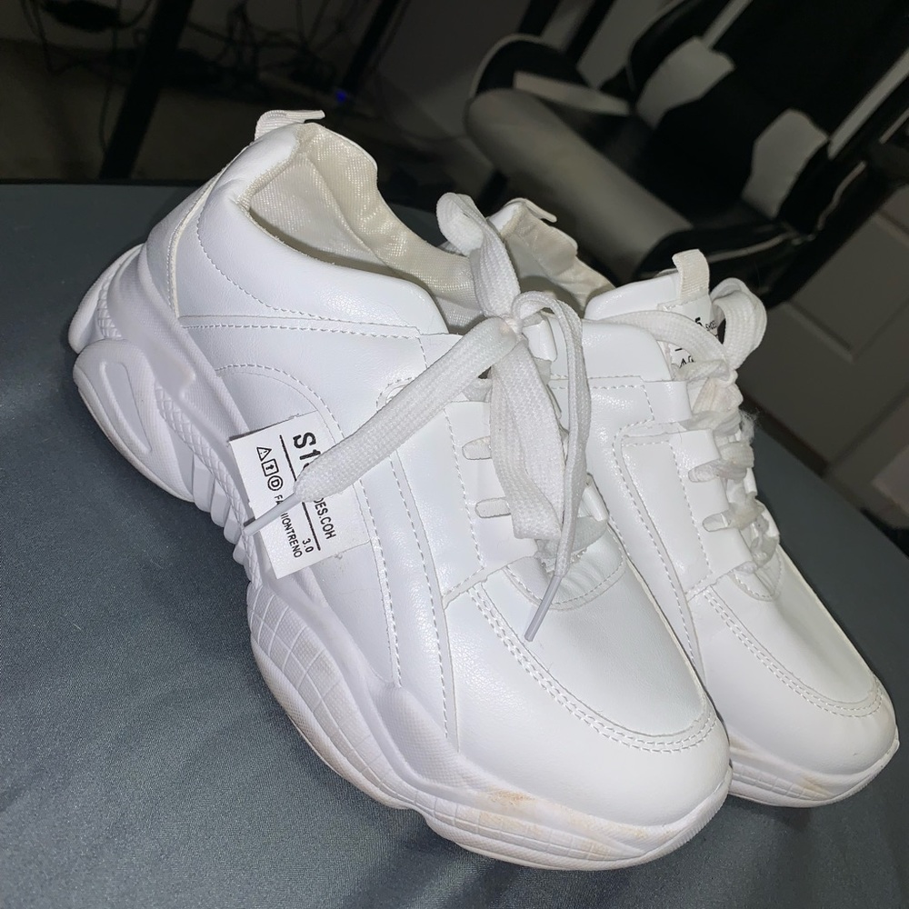 Chunky white tennis